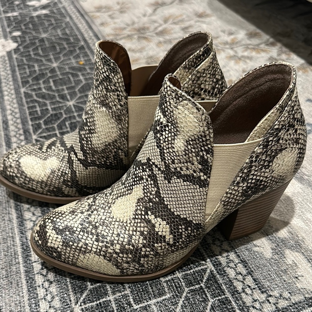 Cityclassified Snakeskin Ankle Boots  Size 7.5
